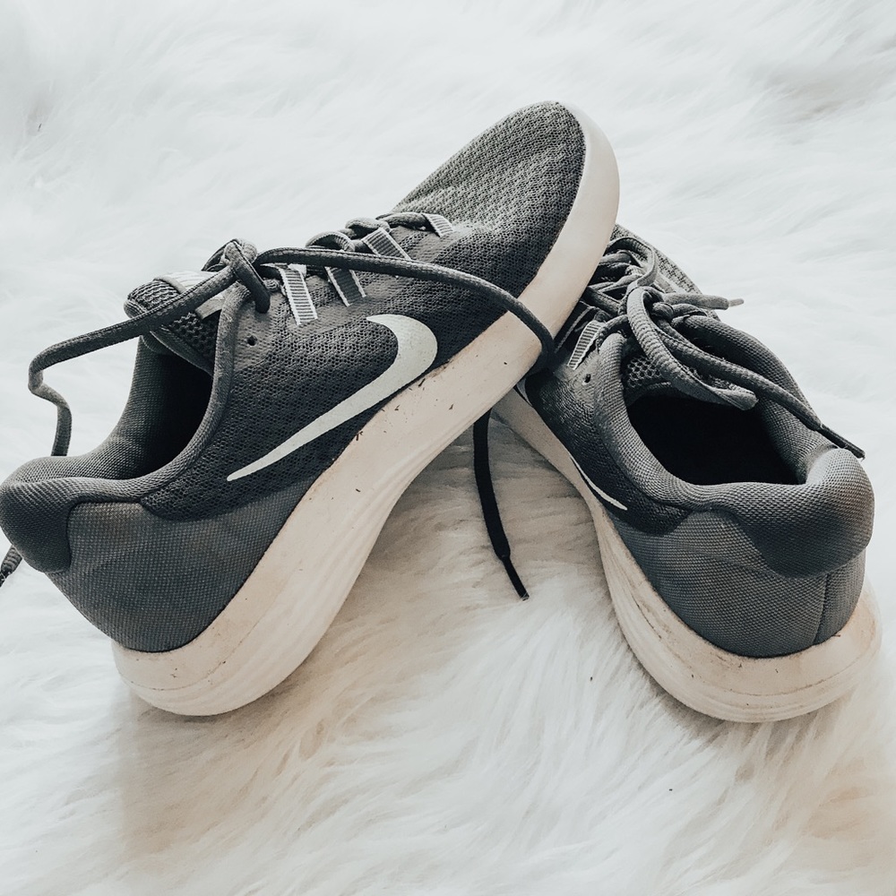 Nike Tennis Shoes